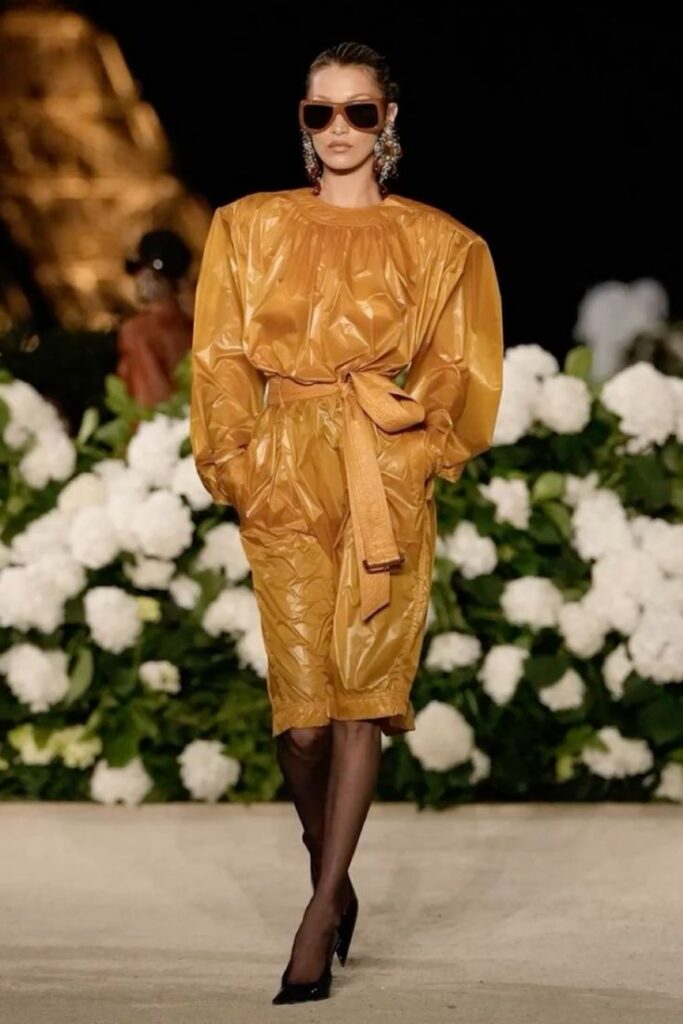 کالکشن YSL ۲۰۲۶ نمایش مقابل برج ایفل